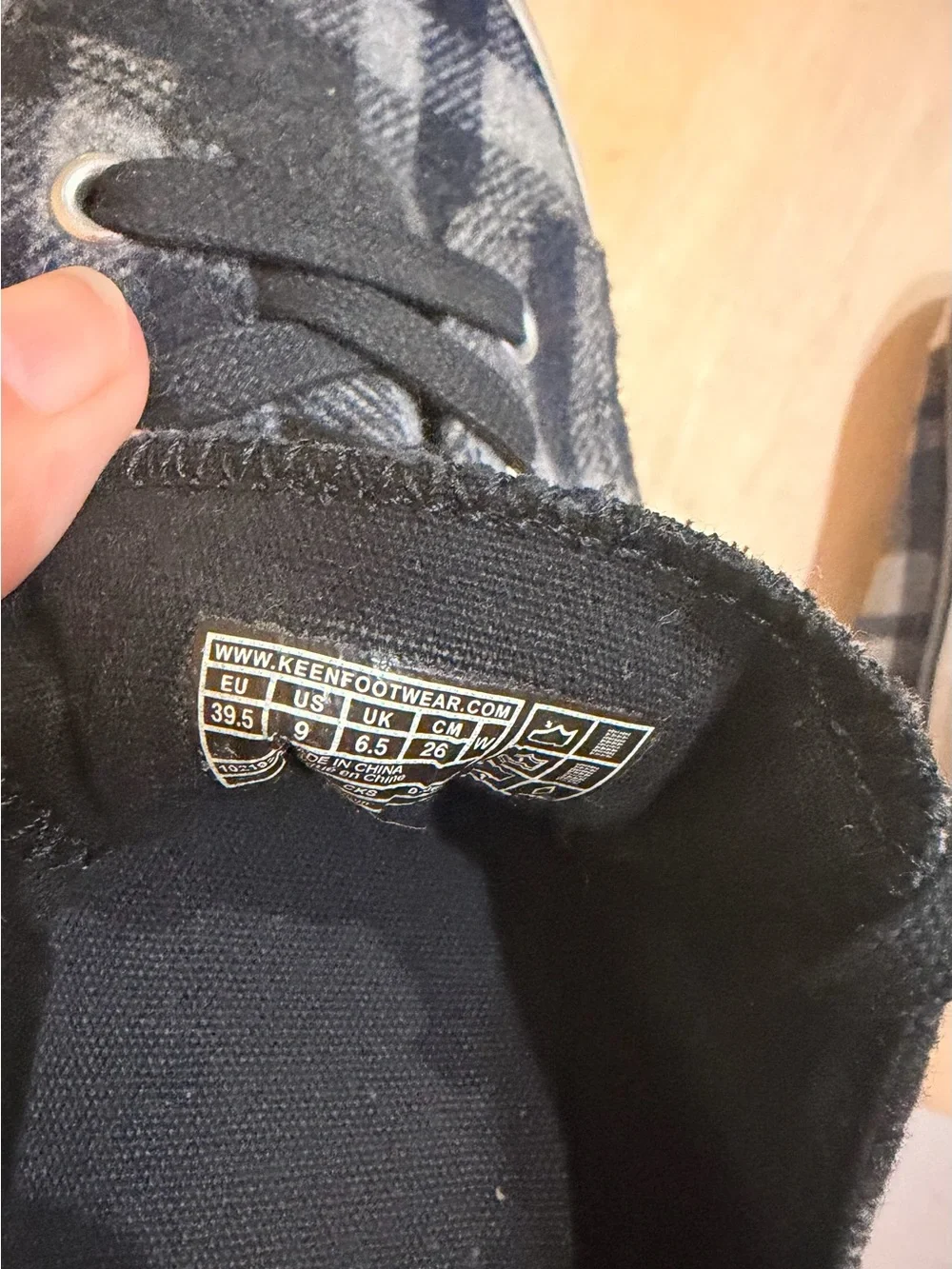 KEEN Elsa III Plaid Wool Sneakers Black Gray Size 9